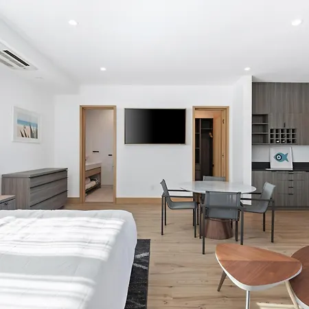 Malibu Sand Carbon Beach Suites Extérieur photo