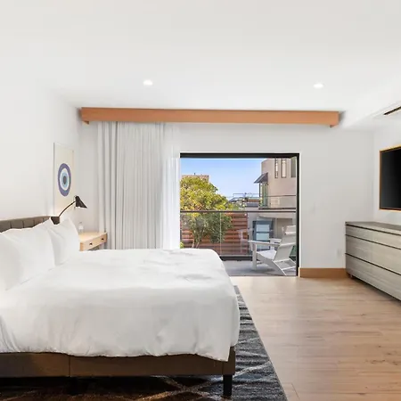 Malibu Sand Carbon Beach Suites Extérieur photo