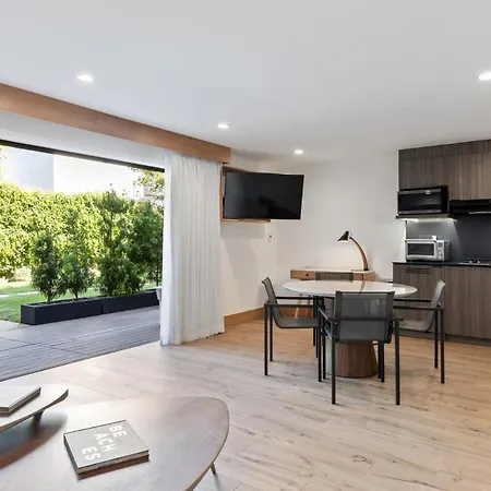 Malibu Sand Carbon Beach Suites Extérieur photo